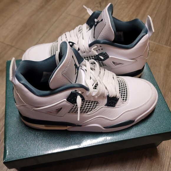 Jordan 4 Oxidized Green Mens Size 9.5 + FREE BRAND NEW NIKE SOCKS